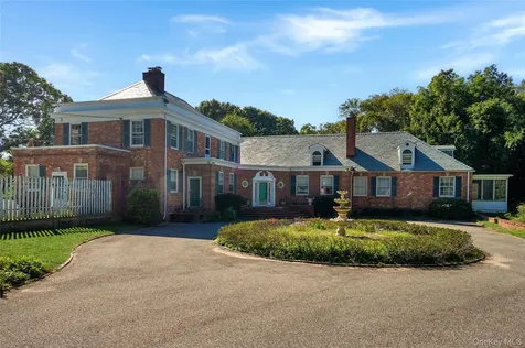 274 River Road Saint James NY 11787