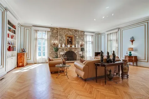 274 River Road Saint James NY 11787