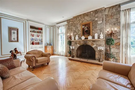 274 River Road Saint James NY 11787
