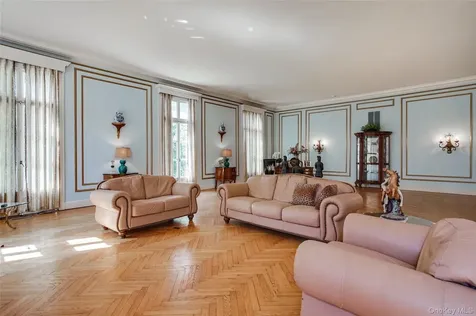 274 River Road Saint James NY 11787