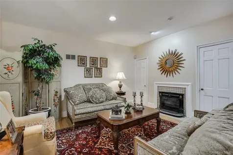274 River Road Saint James NY 11787