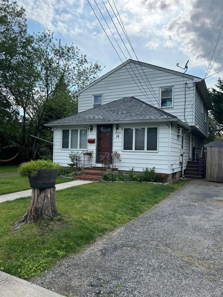 14 Walnut Avenue E Farmingdale NY 11735