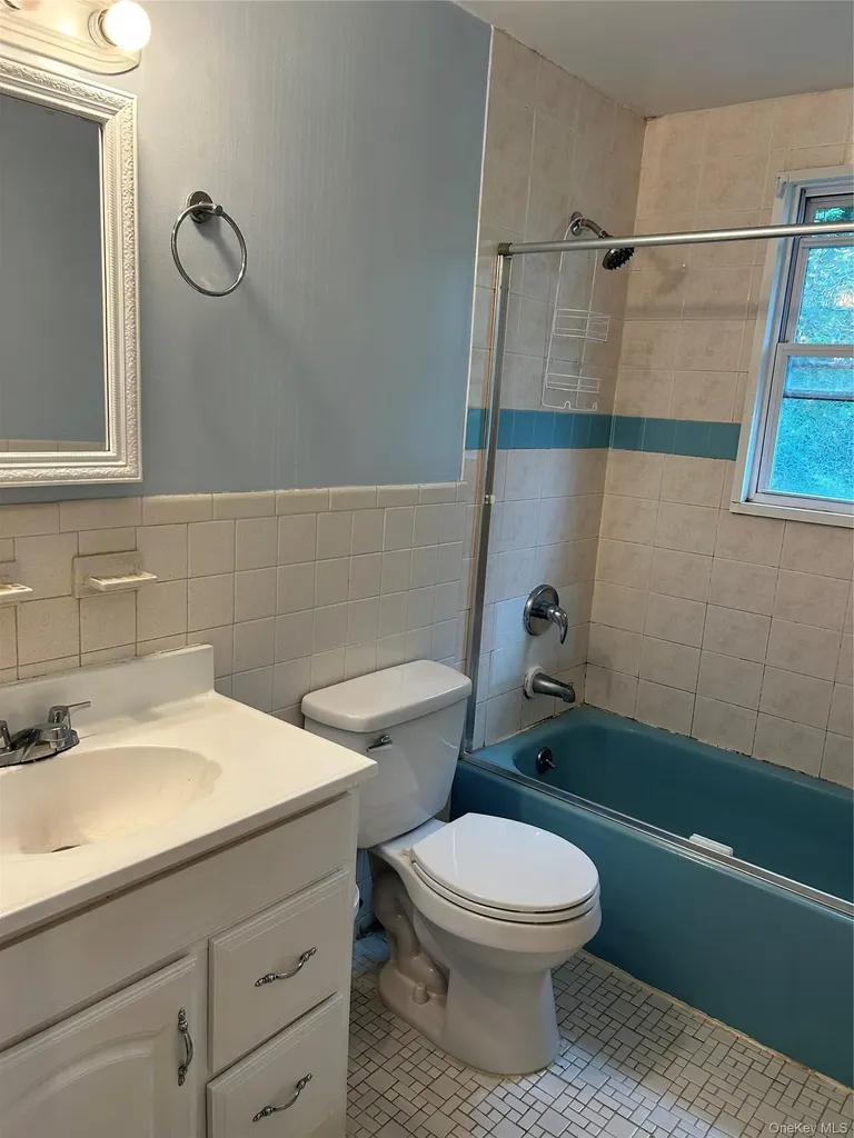 14 Walnut Avenue E Farmingdale NY 11735