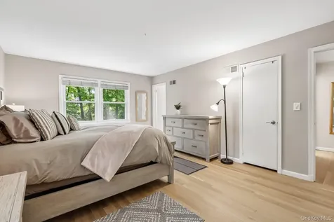 62 Mohegan Road Larchmont NY 10538