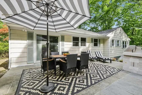 62 Mohegan Road Larchmont NY 10538