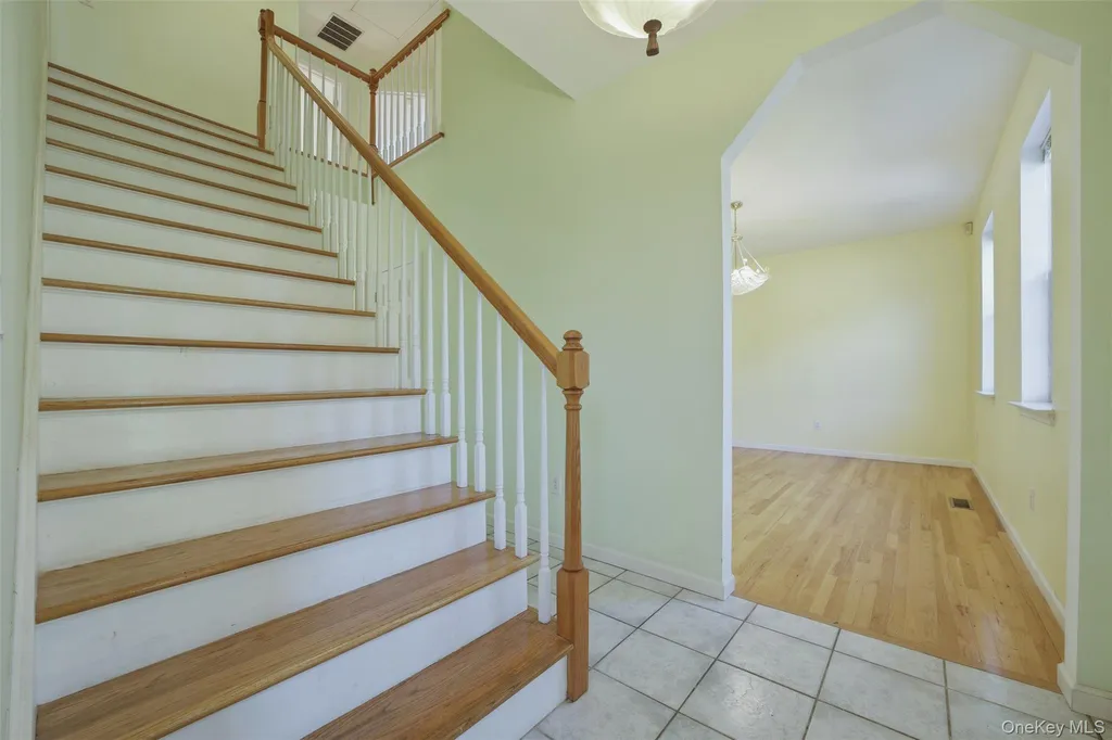 35 Wayacross Road Mahopac NY 10541