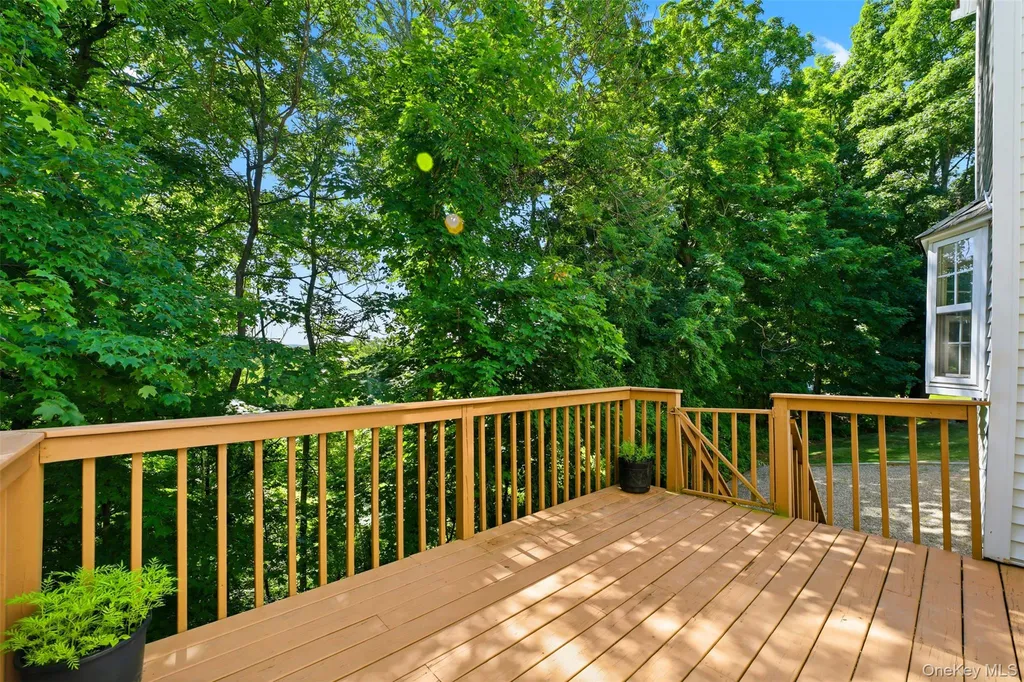 35 Wayacross Road Mahopac NY 10541