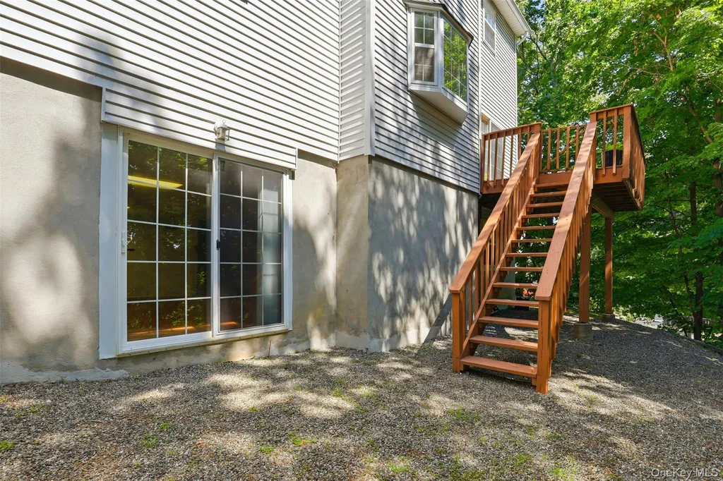 35 Wayacross Road Mahopac NY 10541