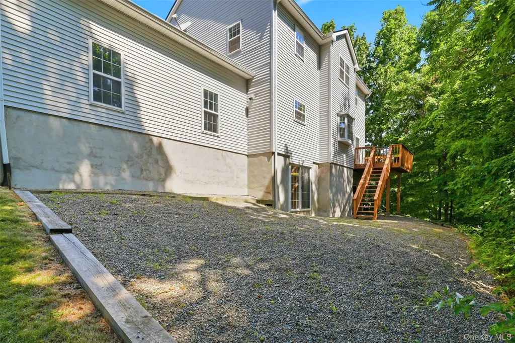 35 Wayacross Road Mahopac NY 10541