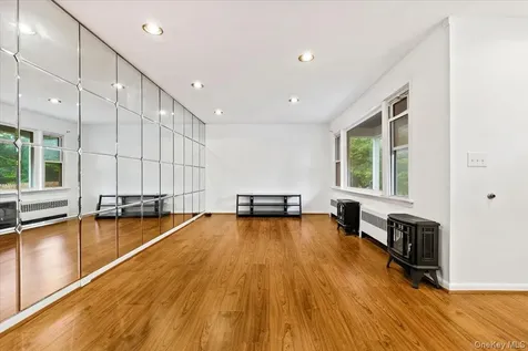 21 Frankford Street Hawthorne NY 10532