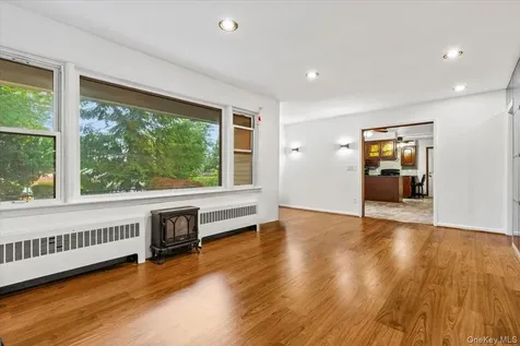 21 Frankford Street Hawthorne NY 10532