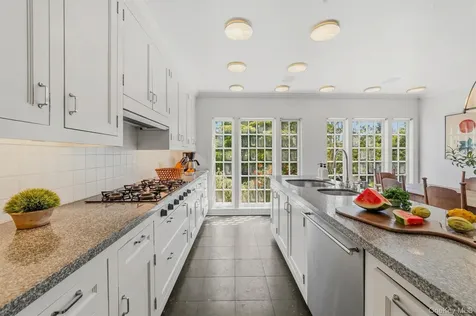 6 Hillair Circle White Plains NY 10605