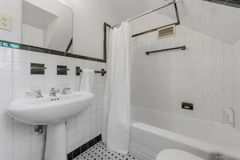 6 Hillair Circle White Plains NY 10605