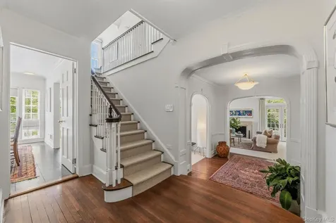 6 Hillair Circle White Plains NY 10605
