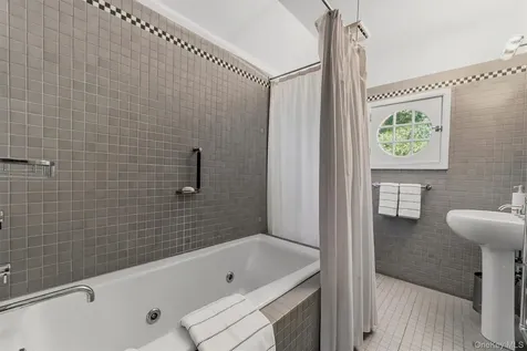 6 Hillair Circle White Plains NY 10605