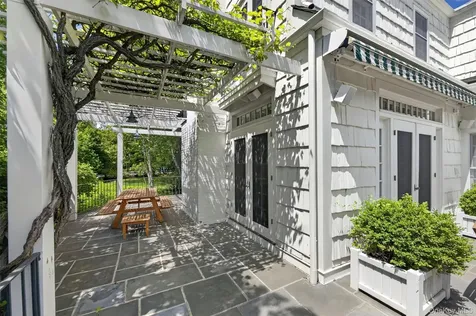 6 Hillair Circle White Plains NY 10605