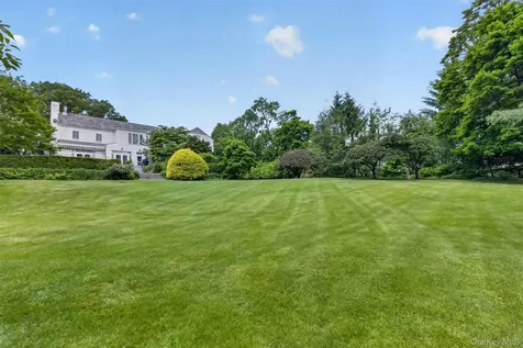 6 Hillair Circle White Plains NY 10605
