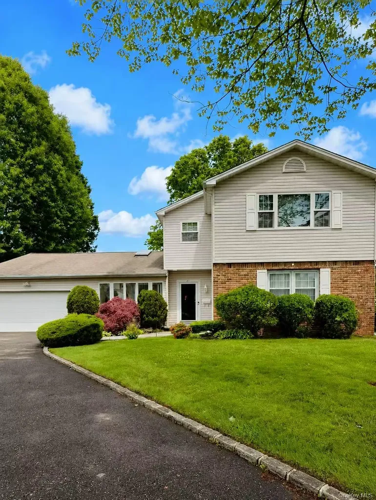 21 Redwood Court Glen Cove NY 11542