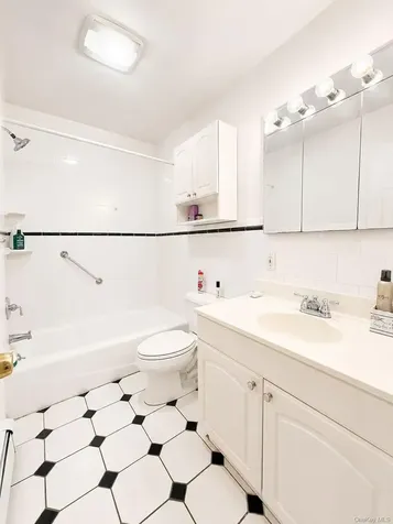 21 Redwood Court Glen Cove NY 11542