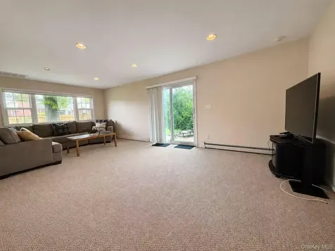 21 Redwood Court Glen Cove NY 11542