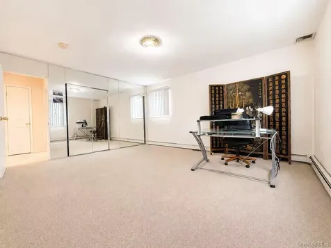 21 Redwood Court Glen Cove NY 11542