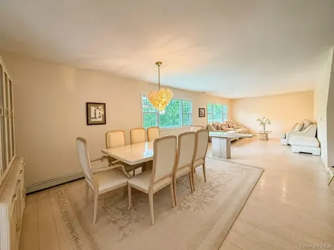 21 Redwood Court Glen Cove NY 11542