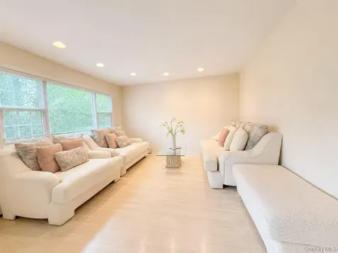 21 Redwood Court Glen Cove NY 11542