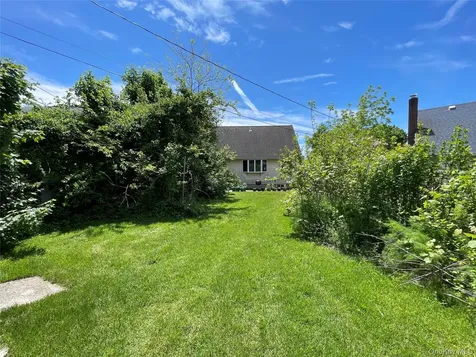 2043 Paddock Road Seaford NY 11783