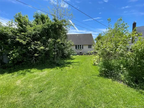 2043 Paddock Road Seaford NY 11783