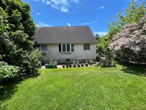 2043 Paddock Road Seaford NY 11783
