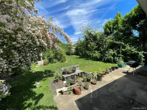 2043 Paddock Road Seaford NY 11783
