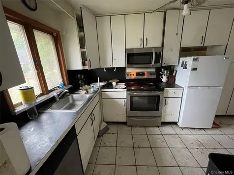 2043 Paddock Road Seaford NY 11783