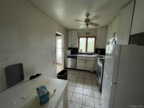 2043 Paddock Road Seaford NY 11783