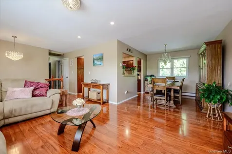 12 Northern Parkway E Plainview NY 11803