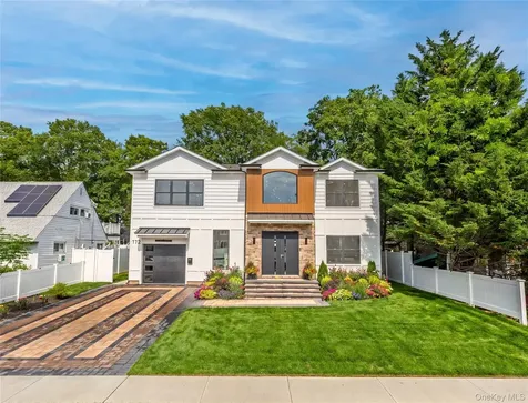 172 Choir Lane Westbury NY 11590