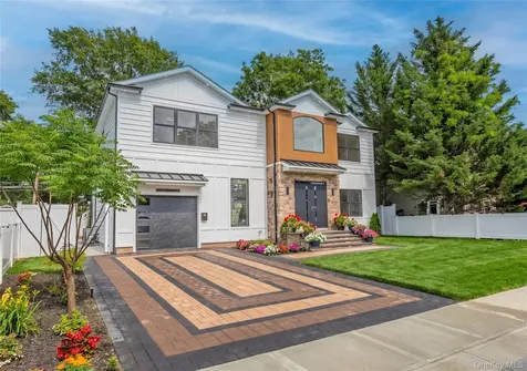 172 Choir Lane Westbury NY 11590