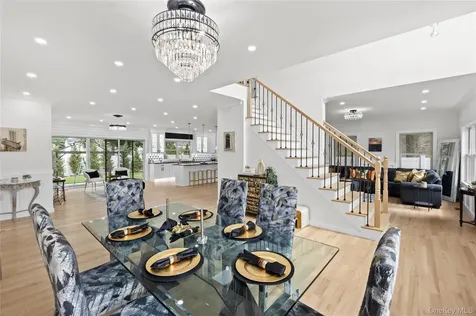172 Choir Lane Westbury NY 11590