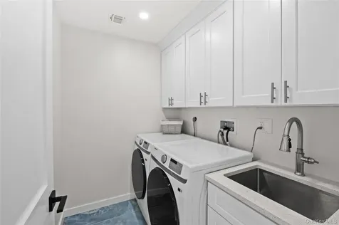 172 Choir Lane Westbury NY 11590