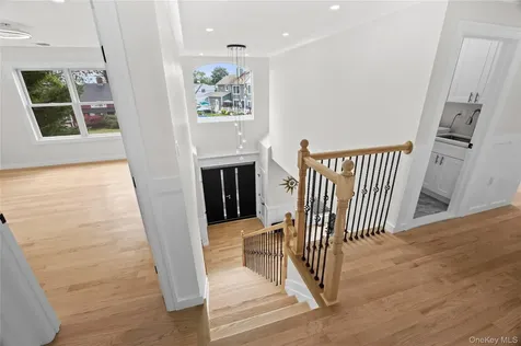 172 Choir Lane Westbury NY 11590