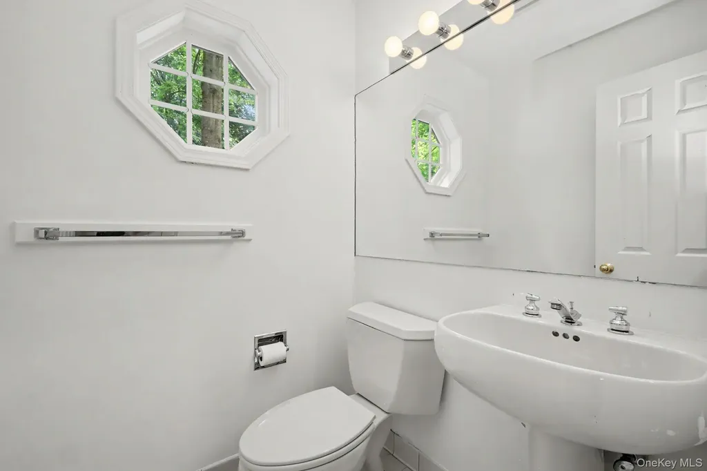 4 Annes Wood Lane Mount Kisco NY 10549