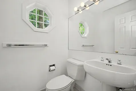 4 Annes Wood Lane Mount Kisco NY 10549