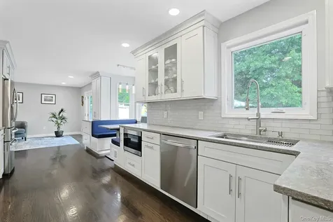 60 Pilgrim Court Pearl River NY 10965