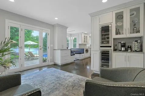 60 Pilgrim Court Pearl River NY 10965