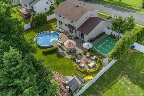 60 Pilgrim Court Pearl River NY 10965