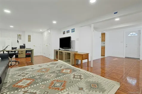 60 Pilgrim Court Pearl River NY 10965