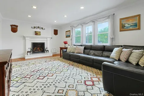 60 Pilgrim Court Pearl River NY 10965