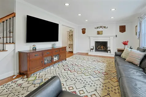 60 Pilgrim Court Pearl River NY 10965