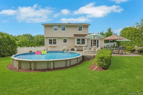 60 Pilgrim Court Pearl River NY 10965