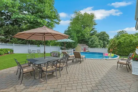 60 Pilgrim Court Pearl River NY 10965