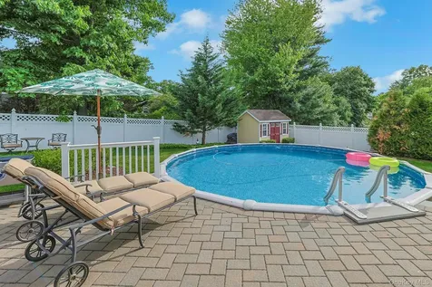 60 Pilgrim Court Pearl River NY 10965